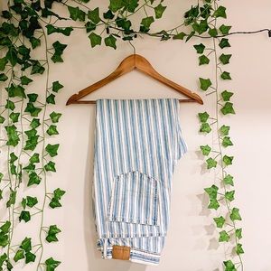 Size 8 faded blue striped American Eagle jeans!!